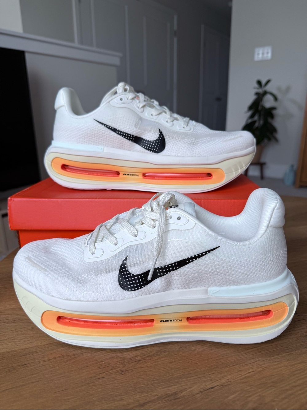 Nike Vomero Premium Sail Coconut Milk Total Orange Running Sneakers Men’s 10.5